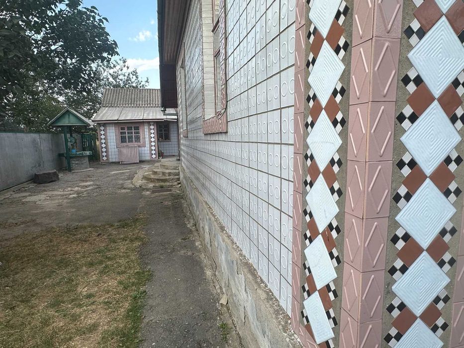 Продаж будинку в Сутисках