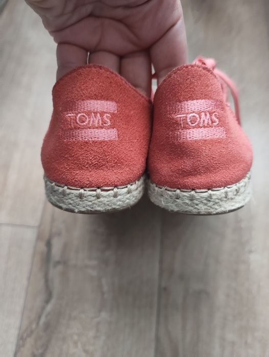 Замшеві жіночі мокасини, сліпони, еспадрильї  Toms