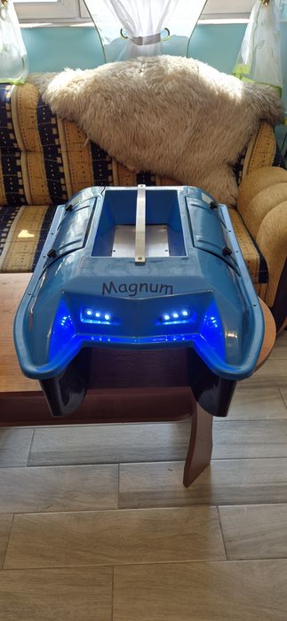 Łódka zanętowa Magnum