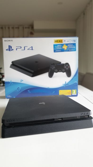 PS4 Slim 1TB + 2 Comandos