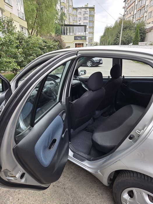 Toyota yaris 1,3 (Тойота яріс)