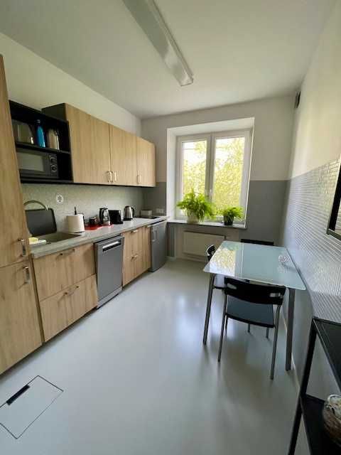 gabinet na godziny i dni do pracy rozwojowej w centrum medytacyjnym