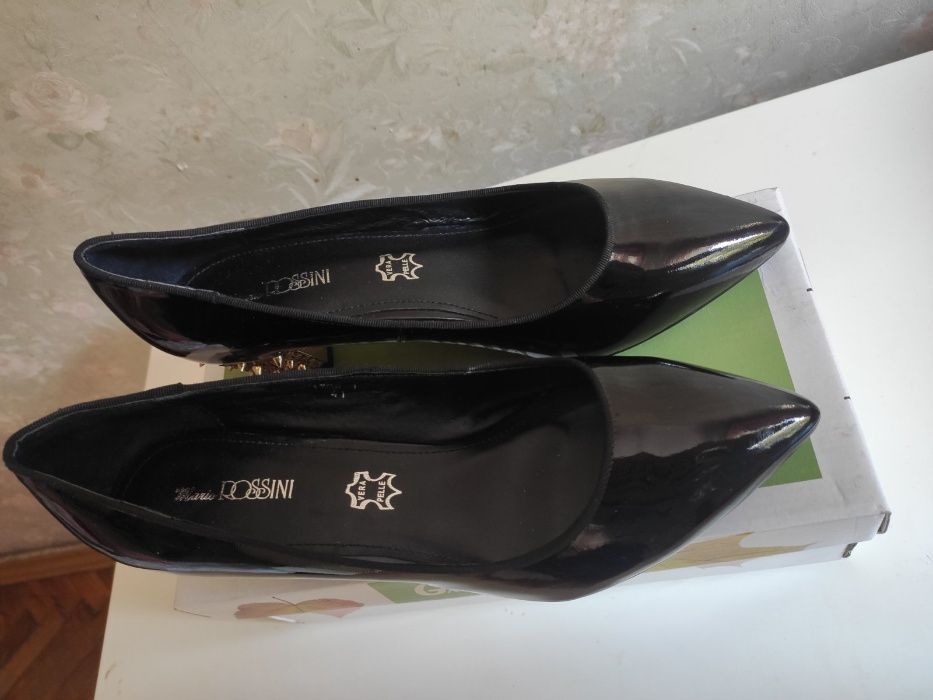 Продам туфли женские