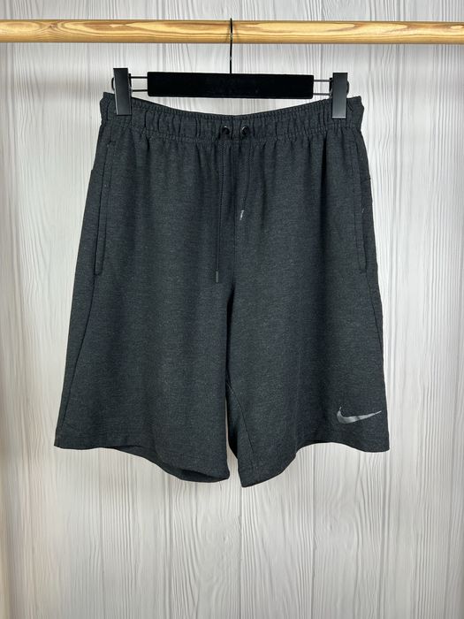 Nike Dry Mens Training шорти з красивим базовим дизайном Оригінал M