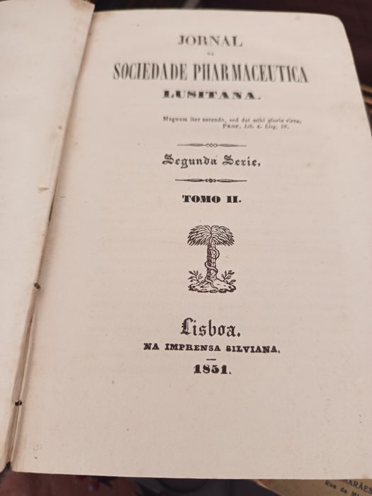 Livros (vários) muito antigos