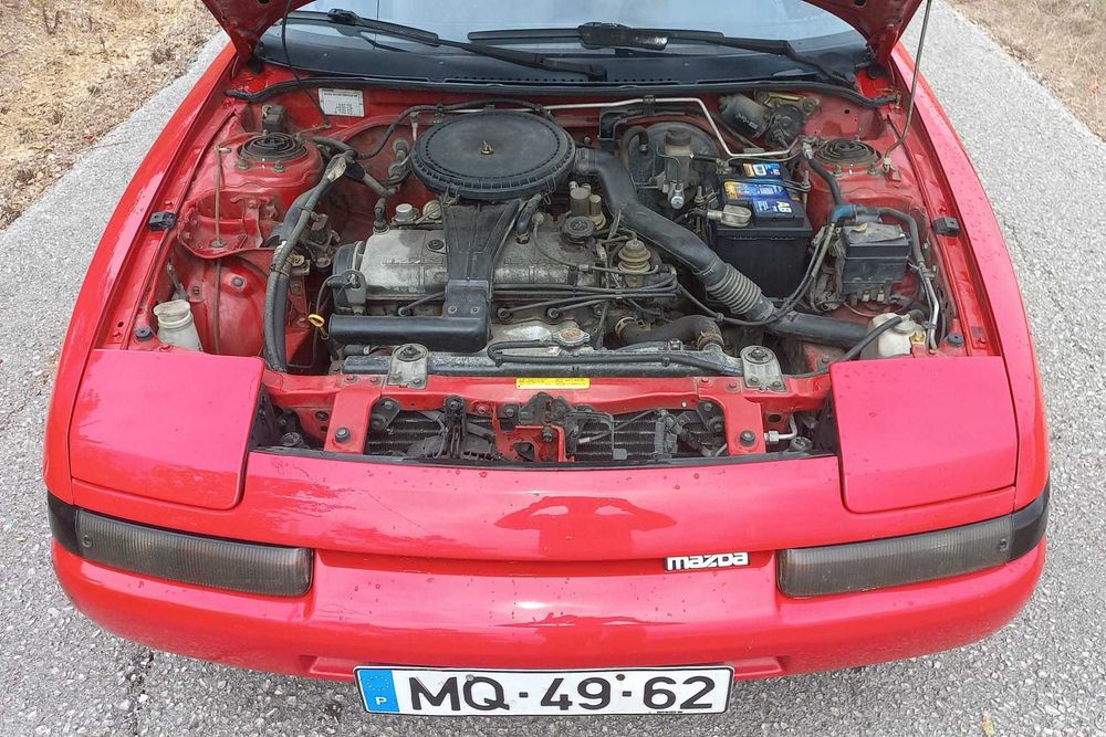 Mazda 323f Vermelho