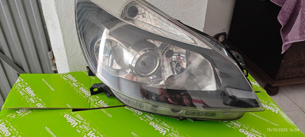 Farol óptica Renault Clio III "VALEO"