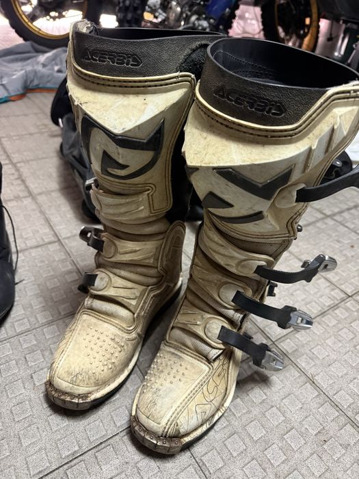 Botas Acerbis tamanho 40