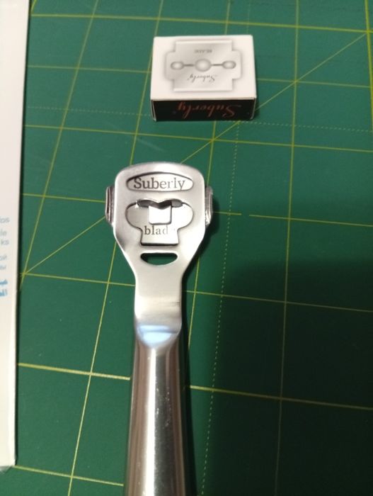 Інструмент для роботи зі шкірою