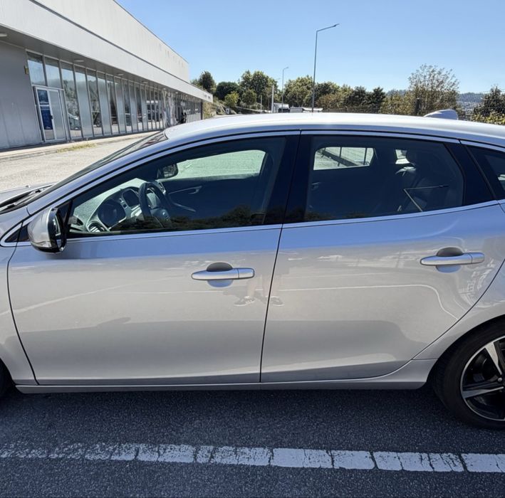 Volvo V40 R-Design foto 2