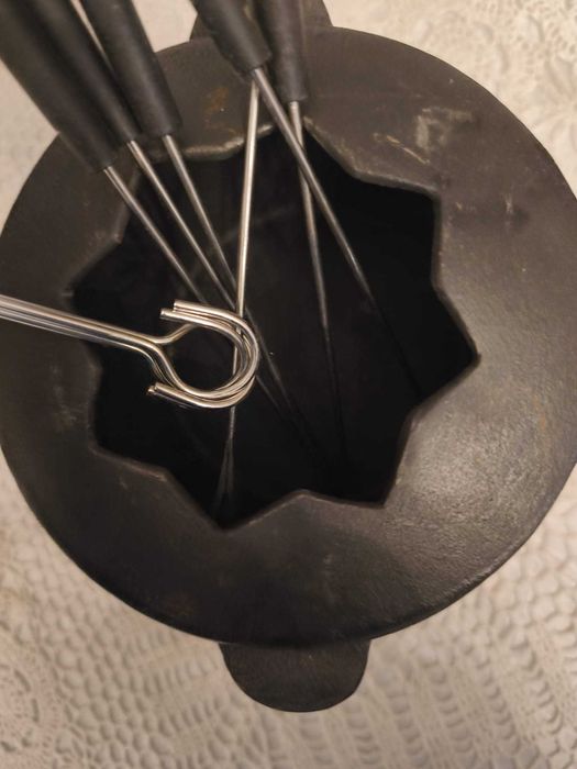 Zestaw turystyczny żeliwne naczynie