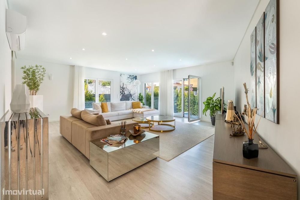 Moradia T4 + 2 com piscina, Parede, Cascais