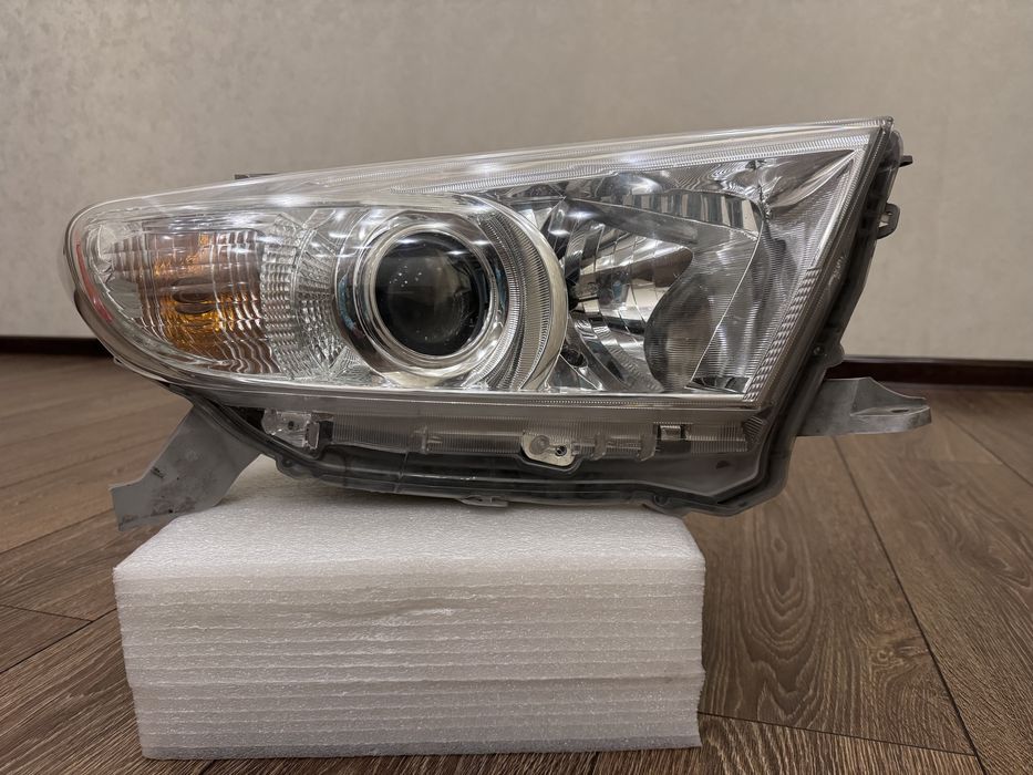 Фара передня Toyota Highlander 2012 оригінал
