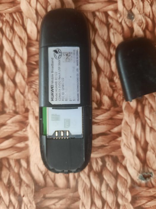 Модем huawey ec122 со слотом для карты памяти microSD