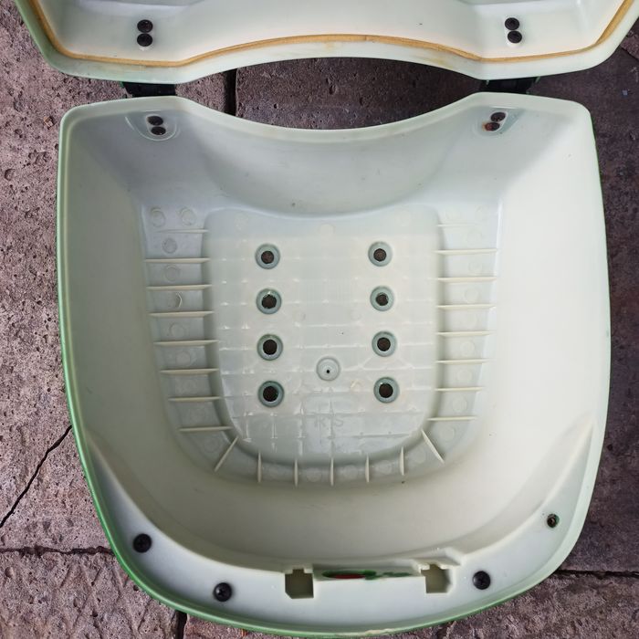 Кофр . Продається кофр , багажник для мотоцикла , або скутера !