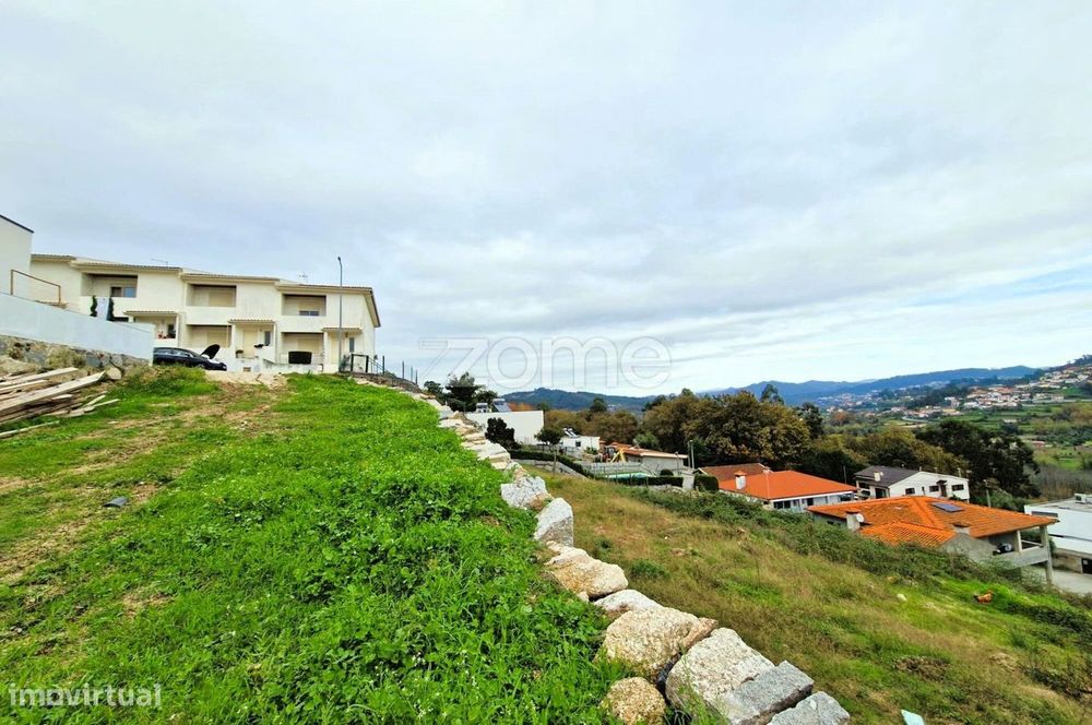 Terreno com projeto aprovado para 5 moradias.