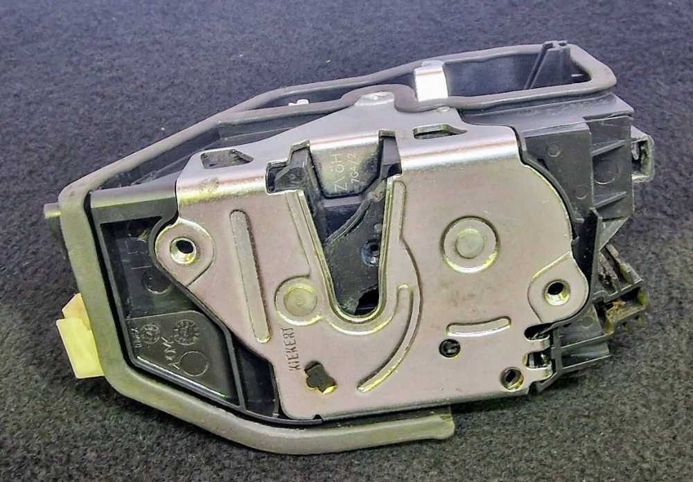 Fechadura / Fecho Porta Frente Esquerdo BMW 1 (F20) ano 2011