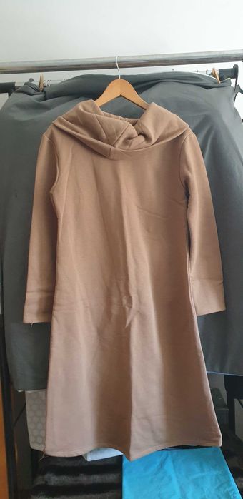 Vestido cardado pelo joelho