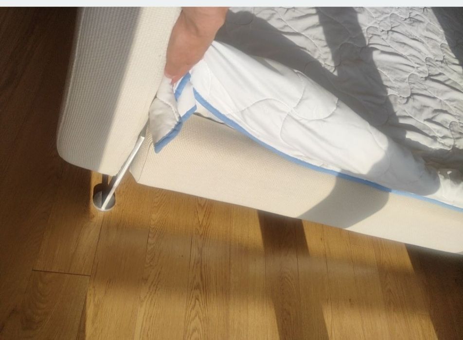 Cama excelente estado IKEA, lavável com estrado sem colchão 
1.60m