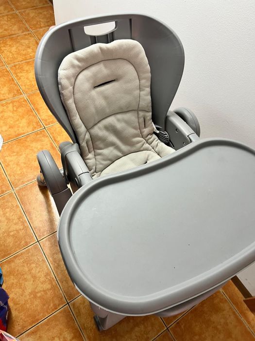 Cadeira de Refeição Chicco – Completa e em Bom Estado