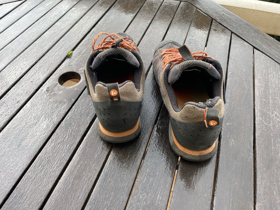 Merrel em bom estado.