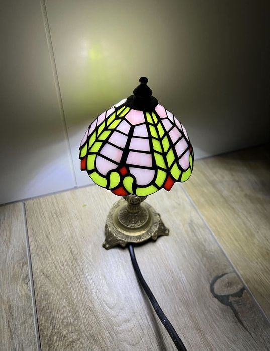 lampa stołowa w stylu Tiffany'ego