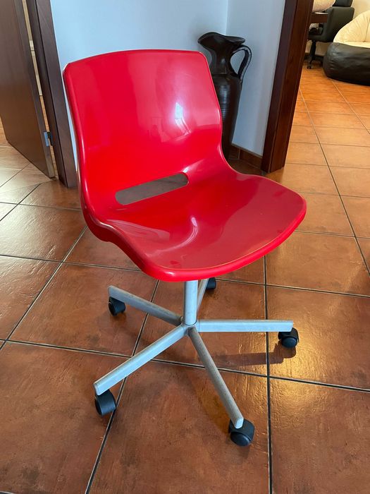 Duas cadeiras de escritório