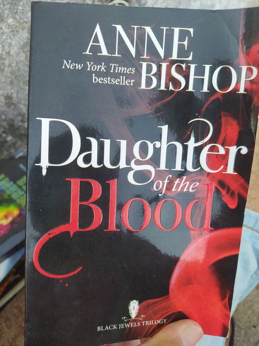Daughter of the moon de Anne bishop livro em inglês - envio grátis