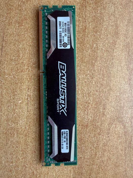 Procesor i5-4670k, płyta główna MSI Z87-G45, 16 GB RAM, GF 1050ti 4GB.