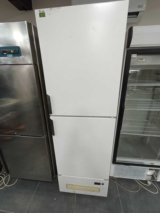 Шафа холодильна фарбована 2 двері