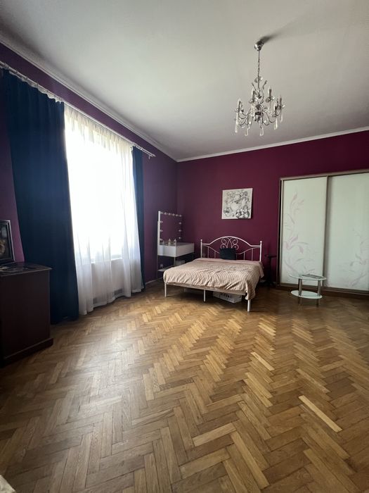 Продаж трикімнатноі квартири в центрі