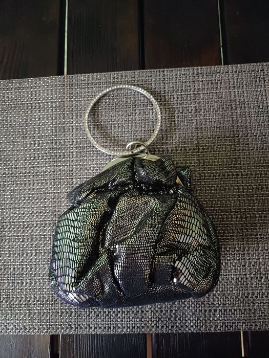 Продам  женские сумочки ,барсетку  вечернее платье