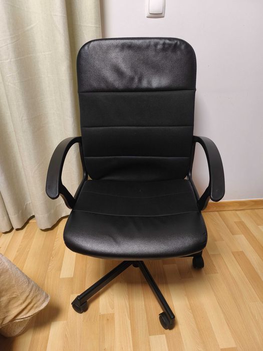 Cadeira giratória, Bomstad preto modelo RENBERGET IKEA