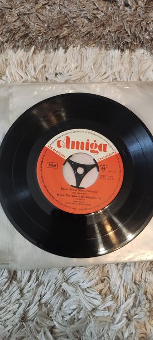 50 singli winylowych 7+album etui  na płyty Queen ,Modern T
