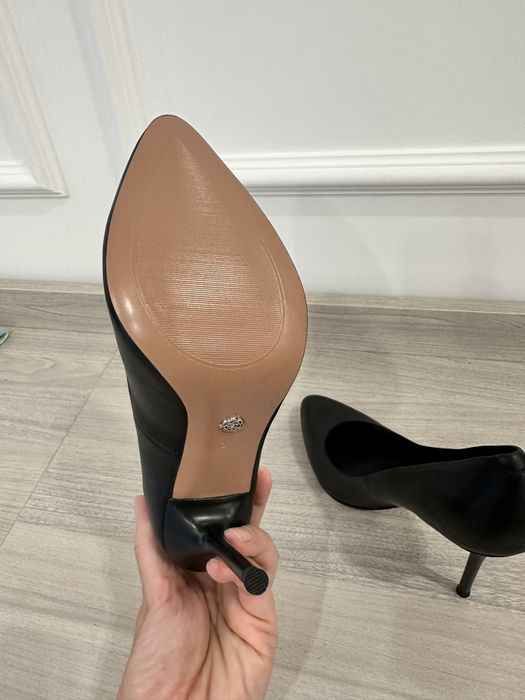 Новые кожаные туфли на калбуке ttizzare 37 размер (24 см)