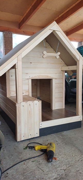 Будка з дерева для собак