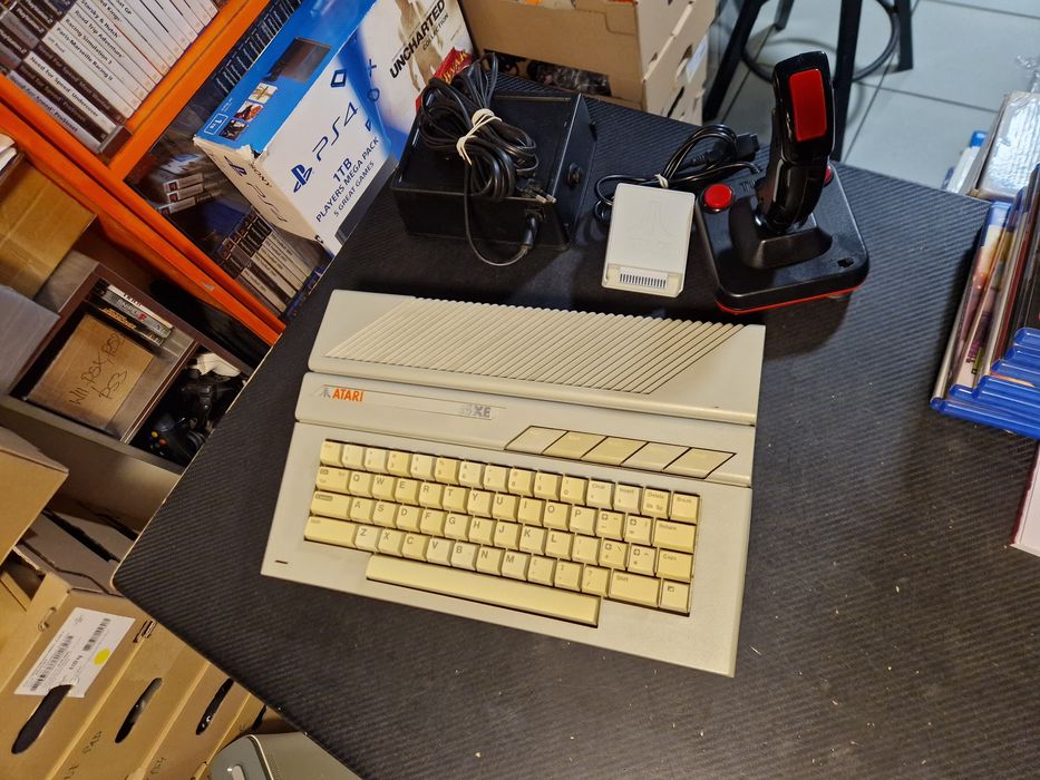 Atari 65xe zestaw Świat Gier TV Częstochowa Al NMP 28 w bramie