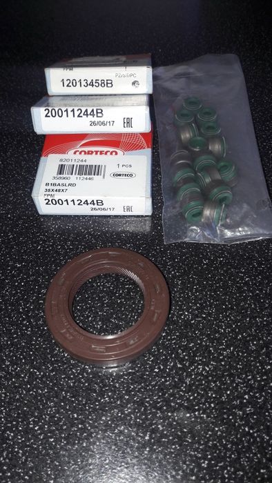 Сальники клапанов Elring 403730 (16 шт)