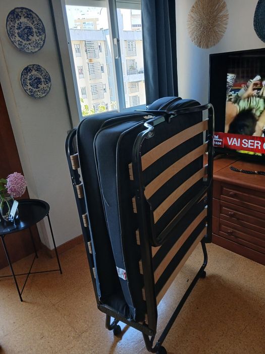 Vendo uma Divan  em perfeitas condições