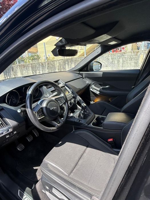 Jaguar E-pace preto