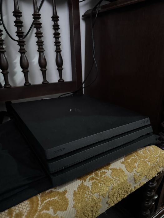PS4 Pro 1Tb Com Comando + 11 Jogos Como Novos