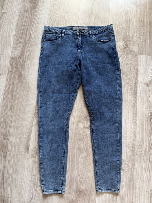 Jeansy skinny oraz bluzka na dlugi rekaw