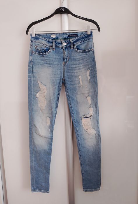 jeansy z przetarciami Tommy Hilfiger Venice RW Skinny Fit W25
Długość