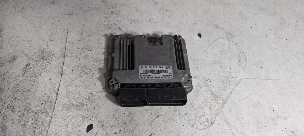 Komputer Sterownik Silnika Opel Astra J Meriva B 1.7 CDTI 55576906 0281017105 AAP9