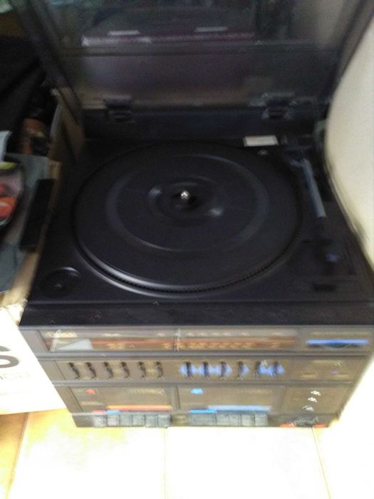 Aparelhagem de música GRACIA com gira-discos e par de colunas AIWA