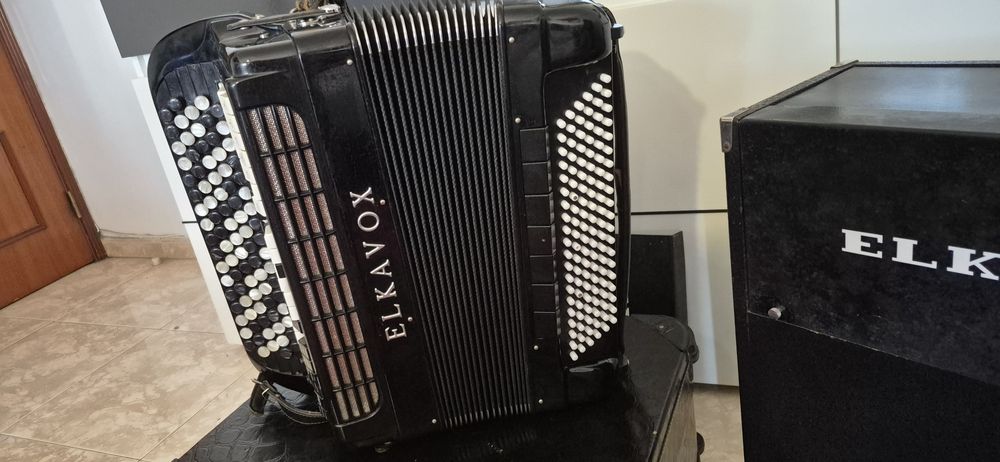 Acordeão ELKAVOX 83