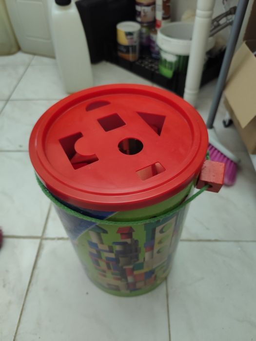 Jogo didático com 200 peças em madeira