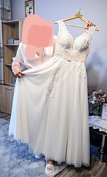 Śliczna suknia ślubna „Tiara”