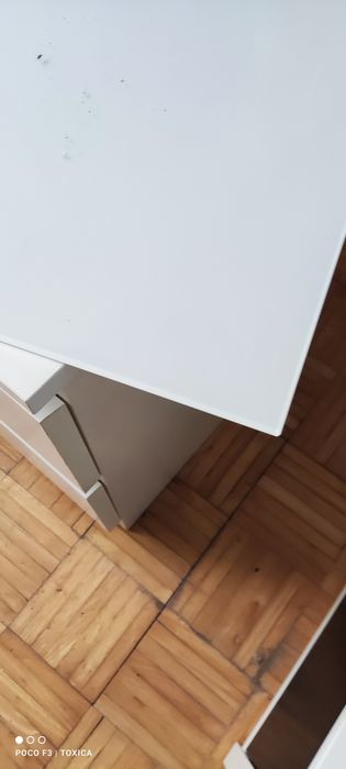 Mesa de cabeceira com vidro