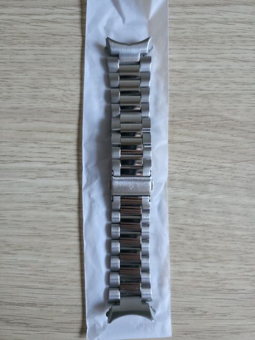 Pasek Spigen ze stali do Samsung Watch